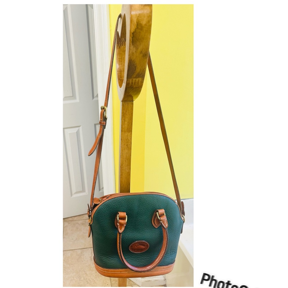 Elegant Green Leather Crossbody Bag dooney and Burke